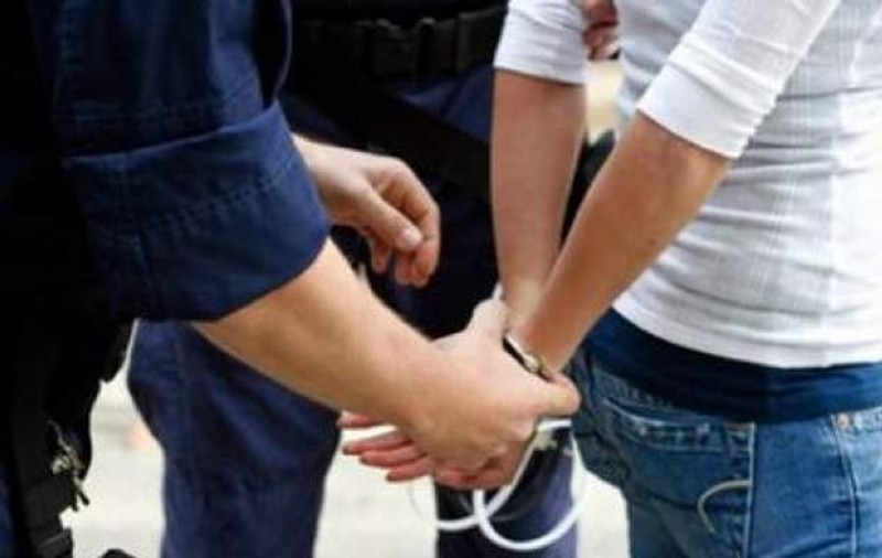 Minor condamnat pentru tentativă de omor asupra unui poliţist, dat în urmărire generală!