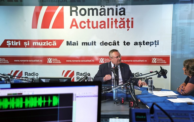 Cum apare Nicolae Ciucă întrerupând programul Radio România și cum dispar știrile care-l deranjează pe premier