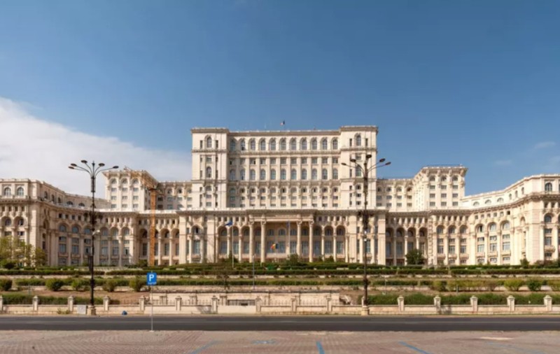 Demolarea gardului Casei Poporului, pe masa CGMB: „Nu permite traversarea rapidă a zonei”
