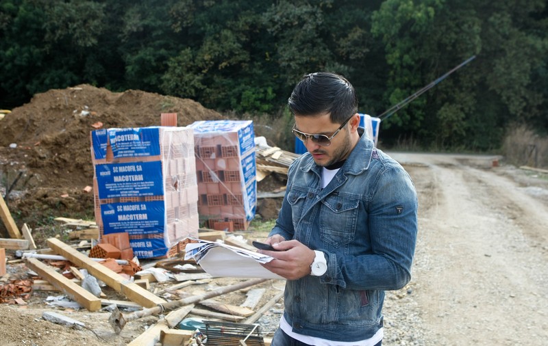 Liviu Vârciu e în război cu vecinii. Vrea să afle cine aruncă gunoaie în pădure, lângă casa lui!