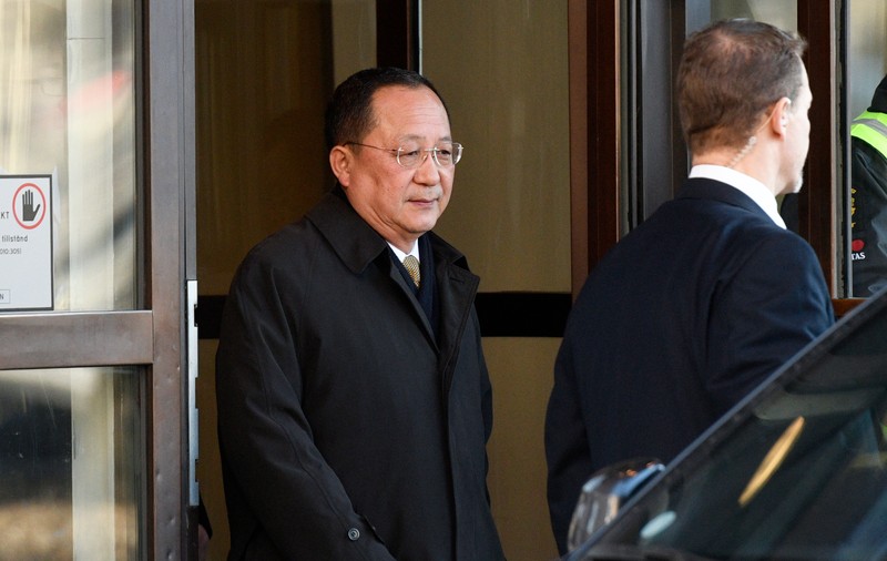 Ministrul de externe al Coreei de Nord, Ri Yong Ho, a ajuns astăzi la Moscova pentru o vizită istorică