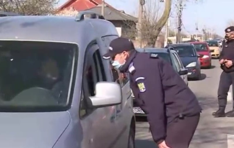 Pelerinaj într-o localitate aflată în carantină. Sute de pelerini, întorși din drumul către Mănăstirea Cernica