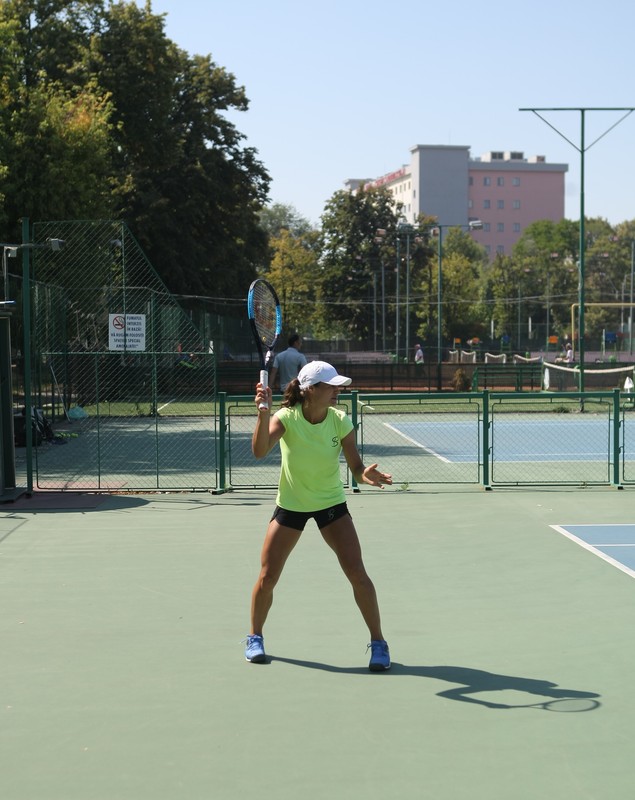 Sorana Cîrstea și Irina Begu conduc mașini de zeci de mii de euro. Fete de milioane cu bolizi în dotare! GALERIE FOTO
