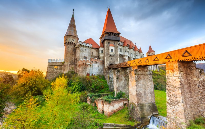 Castelul Corvinilor sau Castelul Huniazilor - istoric și legendă. Cum ajungi și ce poți vizita