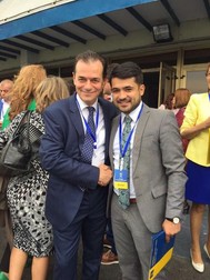 Sorin Afloarei are contul de Facebook plin de instantanee cu vedete liberale și cu sute de selfiuri de campanie