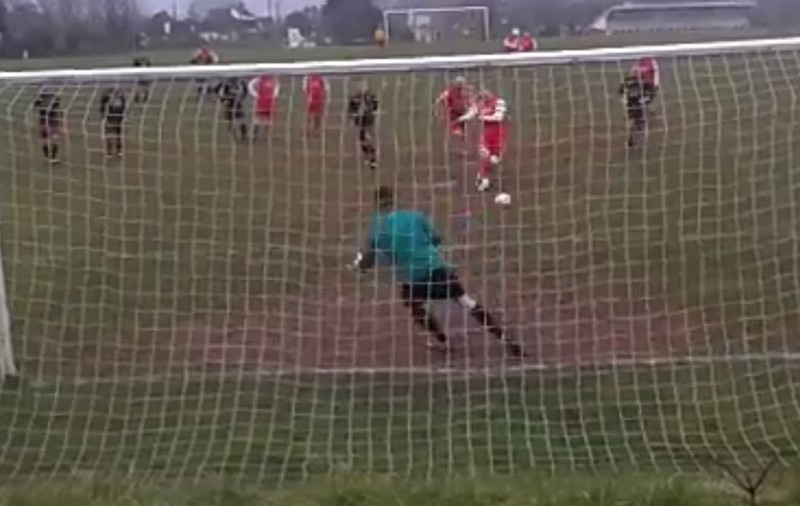 Un englez necunoscut i-a depășit pe Pele, Messi și Ronaldo. Performanța incredibilă realizată de jucătorul în vârstă de 50 de ani | VIDEO