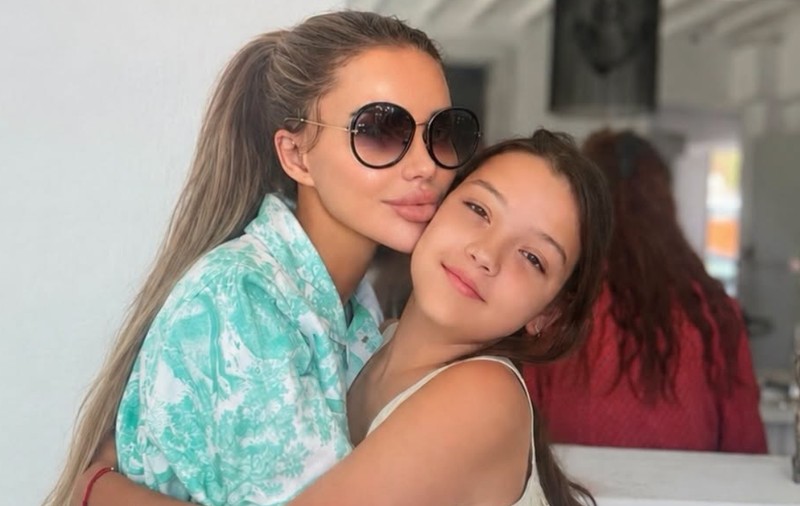 Bianca Drăgușanu, vacanță de lux în Mykonos alături de fiica ei. Cât costă o singură noapte la hotelul exclusivist ales de vedetă