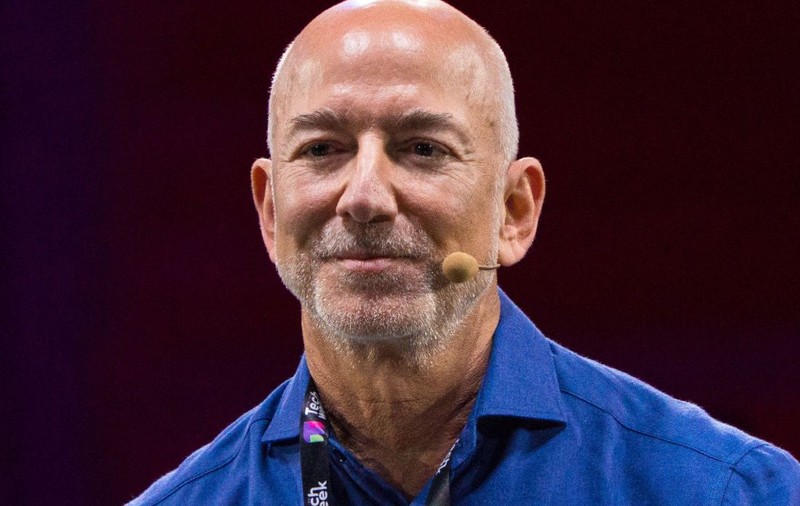 Care este noul „vis spațial” al lui Jeff Bezos: centre de date în spațiu și orașe pe orbita Pământului