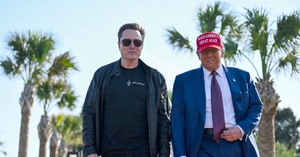 President-elect Donald Trump walks with Elon Musk before the launch of the sixth test flight of the SpaceX Starship rocket Tuesday, Nov. 19, 2024 in Boca Chica, Texas.,Image: 936503079, License: Rights-managed, Restrictions: This content is intended for editorial use only. For other uses, additional clearances may be required. POOL IMAGE, Model Release: no, Pictured: Donald Trump,Elon Musk