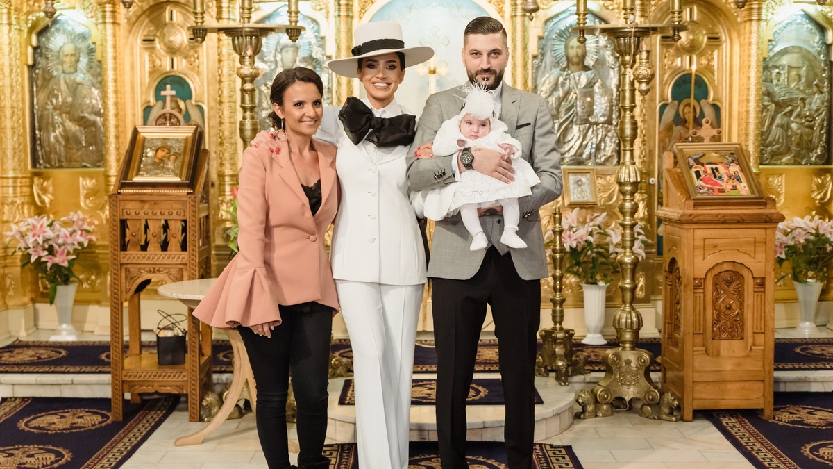 Ce s-a întâmplat de fapt la botezul fiicei Adelinei Pestrițu. "Vedeam cum aproape îi țâșneau lacrimile" | FOTO