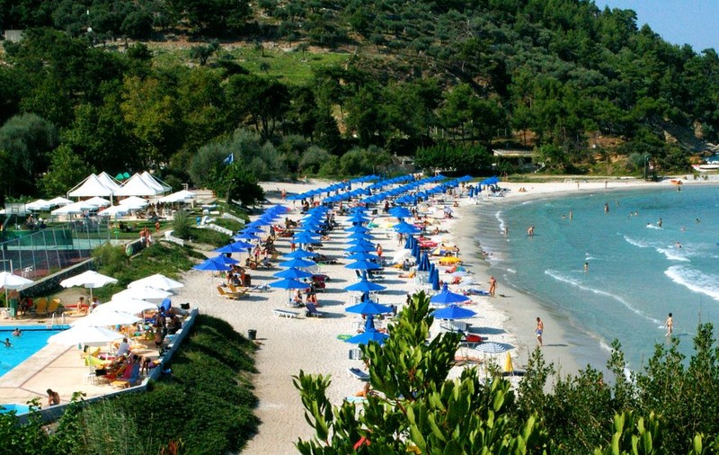 Grecii vin să recruteze peste 1.000 de români. Le dau de muncă în turism