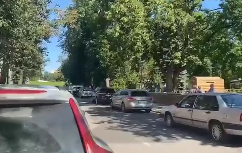 Coadă de peste 700 de vehicule la Narva, la granița Rusiei cu Estonia. Se așteaptă 10 ore pentru a trece vama. „Vă grăbiți spre Geiropa?”