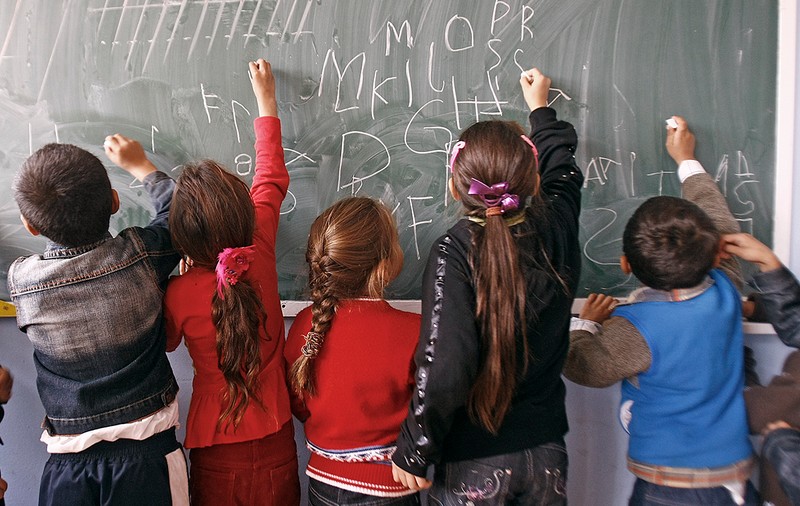 Mărturiile unui specialist în educație: există școli în România în care copiii cer să fie bătuți ca să poată citi mai repede!﻿