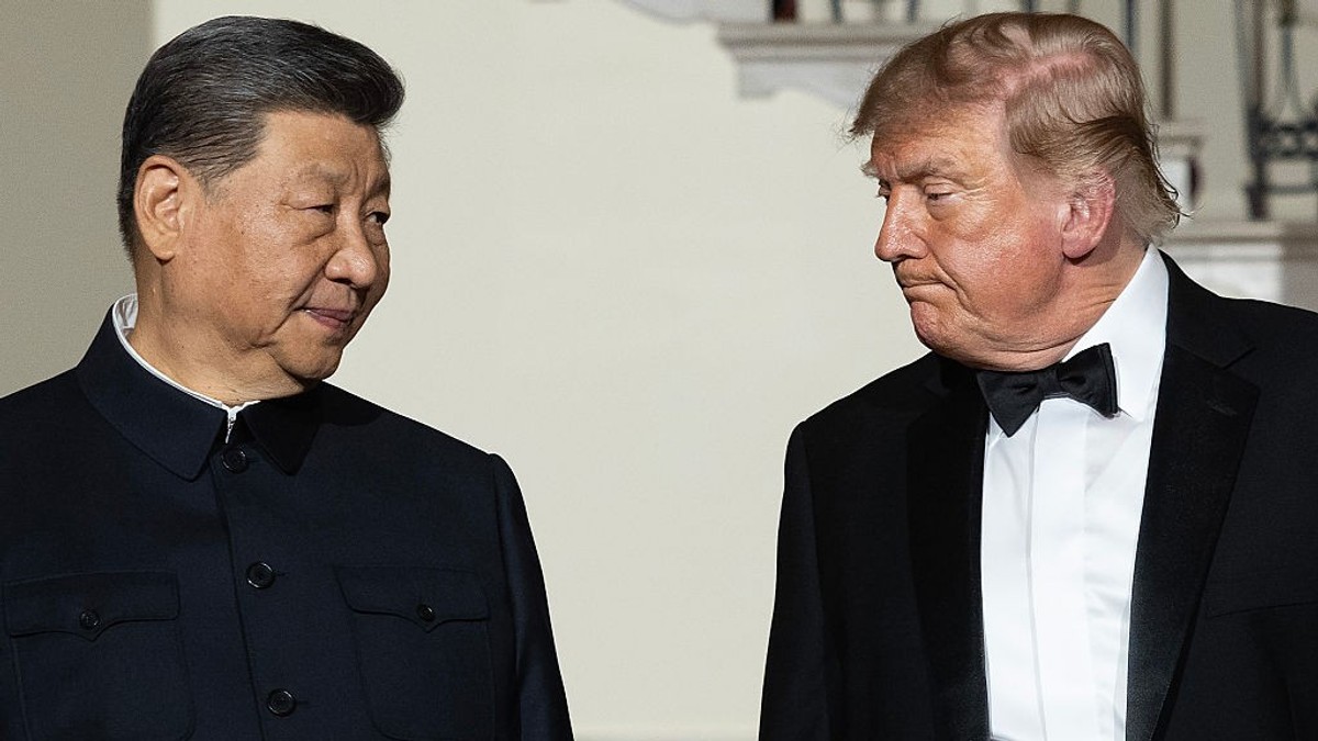 Xi Jinping (stânga) și Donald Trump Sursa foto: Getty Images