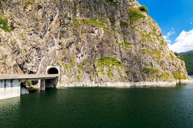 Barajul și Lacul Vidraru
