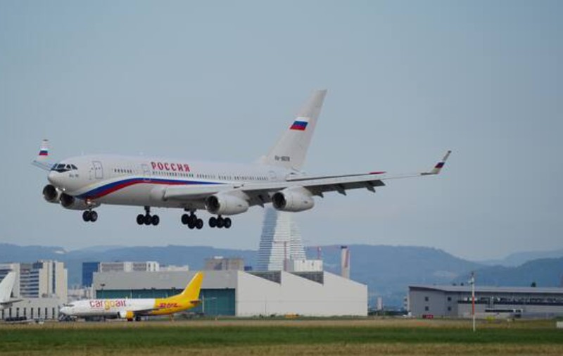 Un avion rusesc folosit și de președintele Putin a aterizat pe aeroportul din Basel. A făcut 9 ore și 14 minute de la Moscova