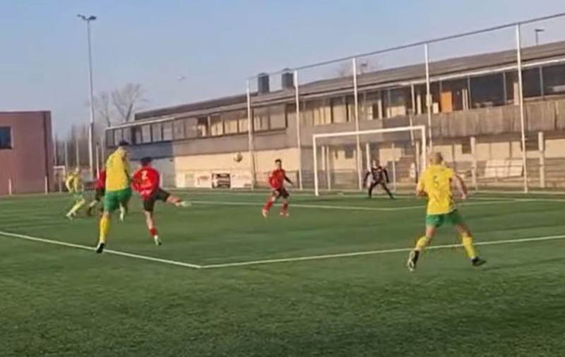 Muncitori români din construcții, transporturi, agricultură și logistică și-au făcut echipă de fotbal și au apărut în ziar, în Belgia
