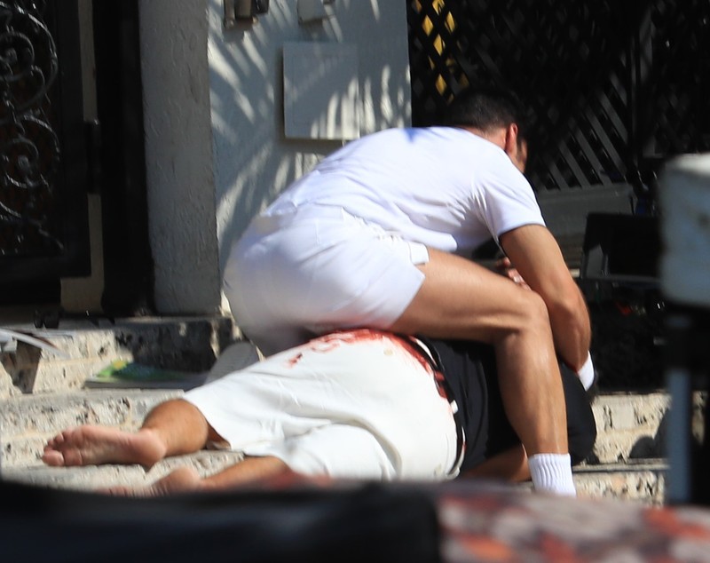 Imaginile cutremurătoare care au făcut înconjurul lumii. Ricky Martin strânge la piept trupul neînsuflețit al iubitului său