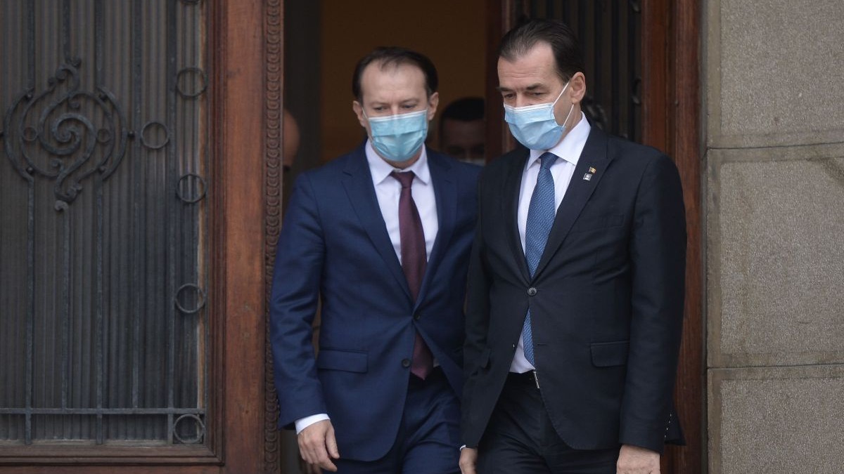 De unde plănuiește Guvernul să facă rost de bani: pensiile vor fi înghețate, vor fi tăiate voucherele de vacanță și subvențiile pentru studenți. Premierul Florin Cîțu șipreședintele PNL Ludovic Orban