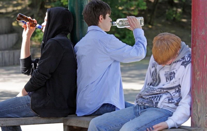Adolescenții din România se refugiază în alcool, arată un nou studiu. 1 din 4 copii peste 14 ani a consumat alcool în ultima săptămână