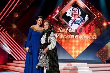 Iuliana Tudor, gazda spectacolului aniversar, și aniversata, Sofia Vicoveanca