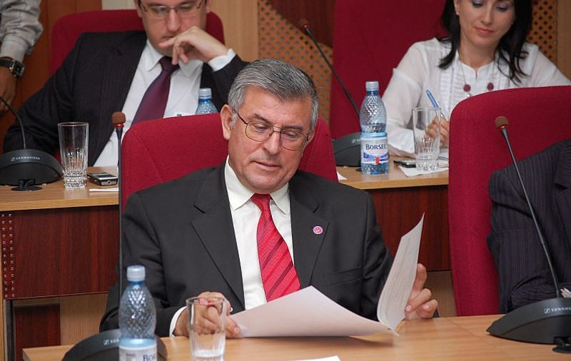Consilierul județean Constantin Guguianu a demisionat. PSD-istul a distribuit pe Facebook o poză trucată cu președintele Iohannis. Acum, își cere scuze public