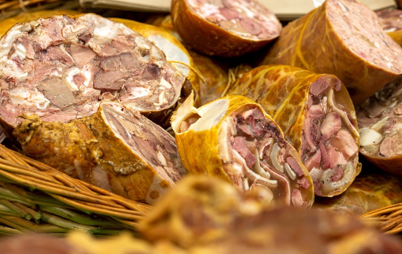 Tobă de casă - rețeta tradițională din carne de porc și carne de pui