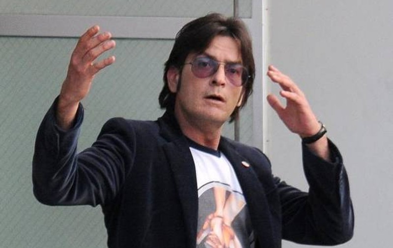 Problemele cu drogurile și alcoolul l-au doborât! Charlie Sheen se retrage din cinematografie