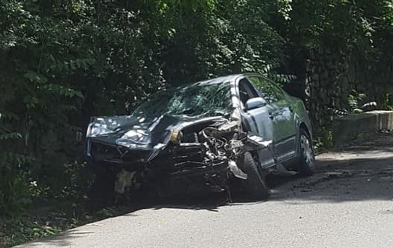 Accident înfiorător în Caraș-Severin. Pieton ucis de o mașină scăpată de sub control după ce a lovit un zid / FOTO
