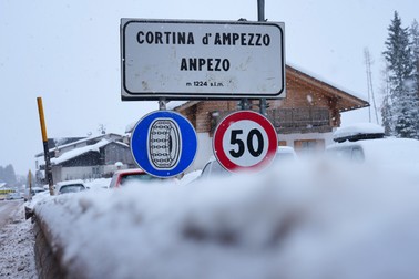 La Cortina ninge de 36 de ore. În unele locuri, zăpada are peste jumătate de metru. Foto: Profimedia