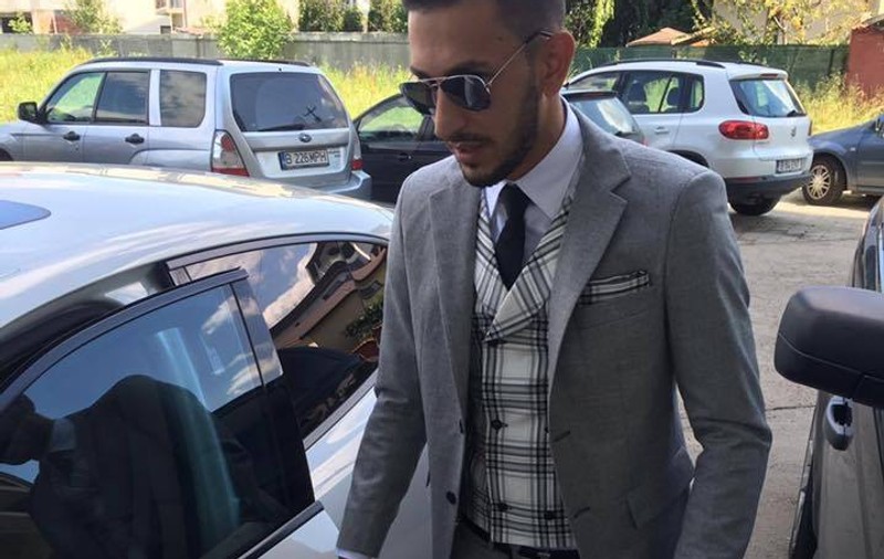 Un playboy celebru din Capitală a fost arestat la domiciliu! A sechestrat o tânără și a bătut-o