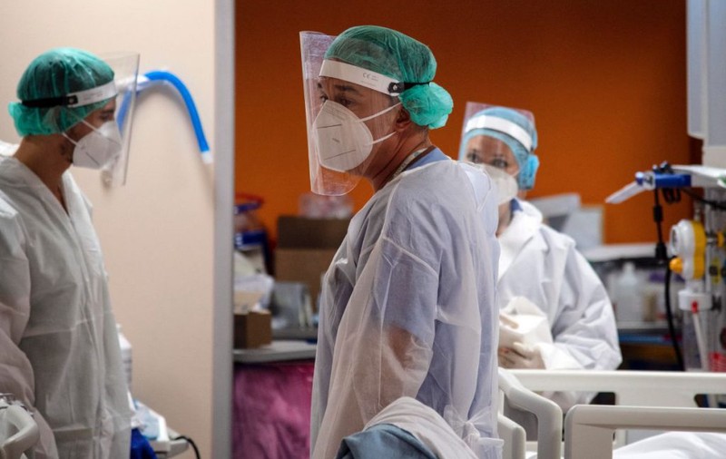 Fiica unei femei decedate la Spitalul din Constanța acuză cadrele medicale de tratament „umilitor”:  „Îi aruncau mâncarea pe jos, apoi i-o dădeau”