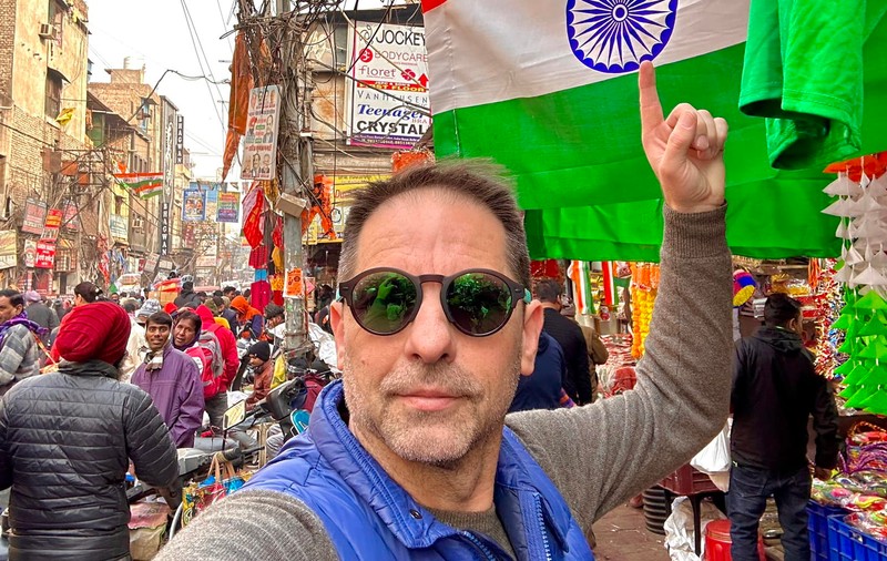 Ce a pățit Dan Negru pe o stradă din India, în timpul vacanței. „M-a salvat soția mea. Am luat cred că vreo 100 de pastile”