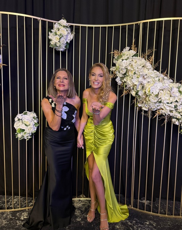 Ce mesaj a transmis Valentina Pelinel după ce a fost cu Cristi Borcea la nunta Mihaelei Borcea. Dovada că s-a distrat alături de o vedetă