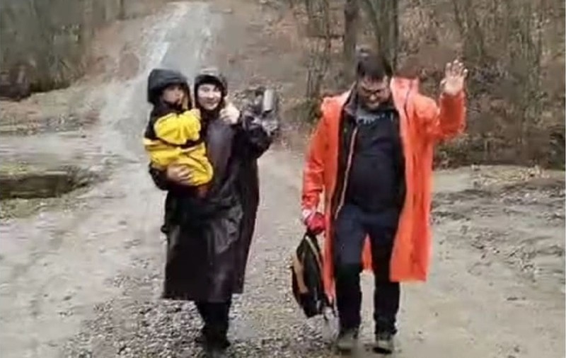Mama copilului din județul Botoșani care a supravieţuit o noapte întreagă în pădure: „O mobilizare extraordinară, vă mulțumim din inimă”