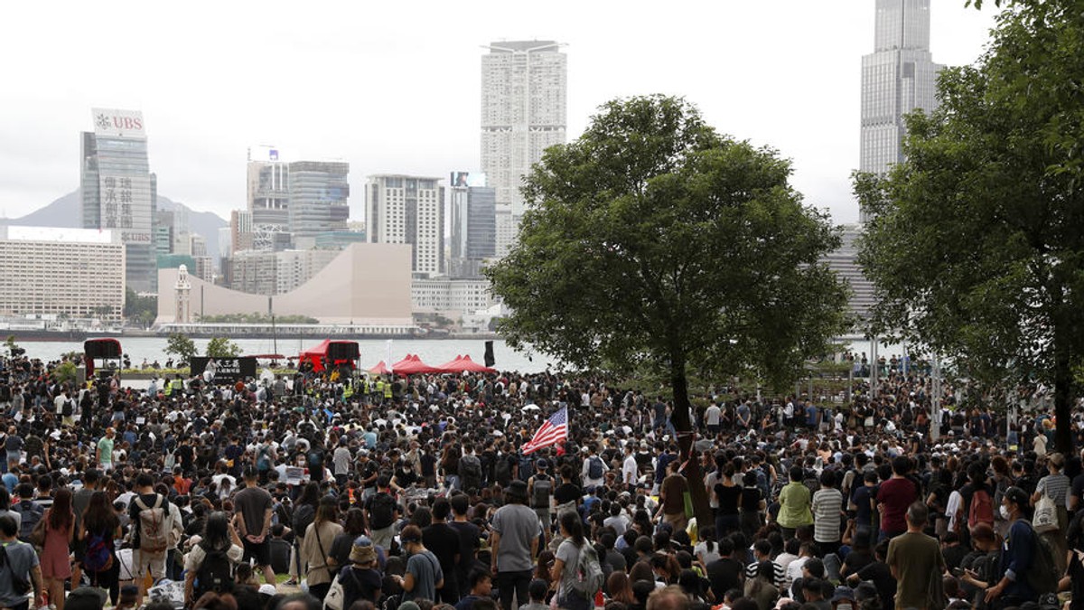 După luni de proteste la Hong Kong, legea care a scos în stradă peste un milion de oameni a fost retrasă (EPA)