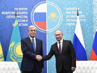 Președintele kazah Kasîm-Jomart Tokaev, alături de Vladimir Putin FOTO: EPA