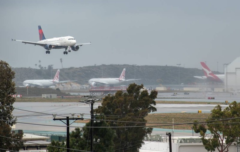 Un avion care zbura spre Olanda a aterizat de urgență după „cele mai nebune turbulențe”. 25 de oameni au fost răniți: „Am fost ridicat pur și simplu de pe scaun”