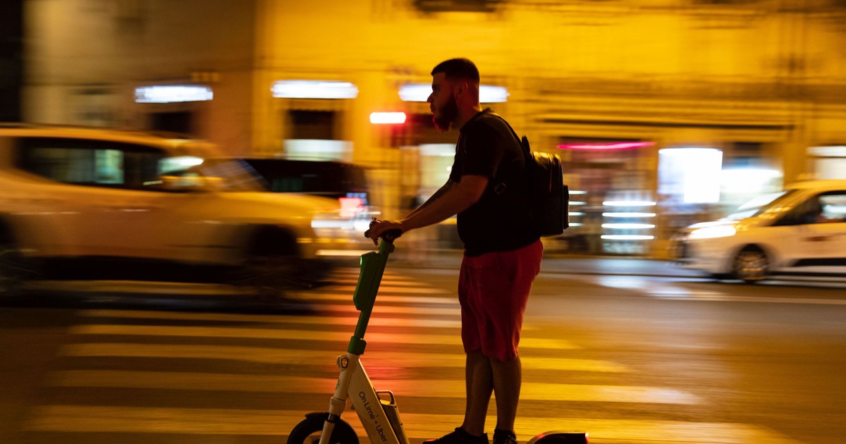 Amendă de 400 de euro pentru cei care nu au plăcuțe de înmatriculare pentru trotinete, în Italia. Foto Hepta