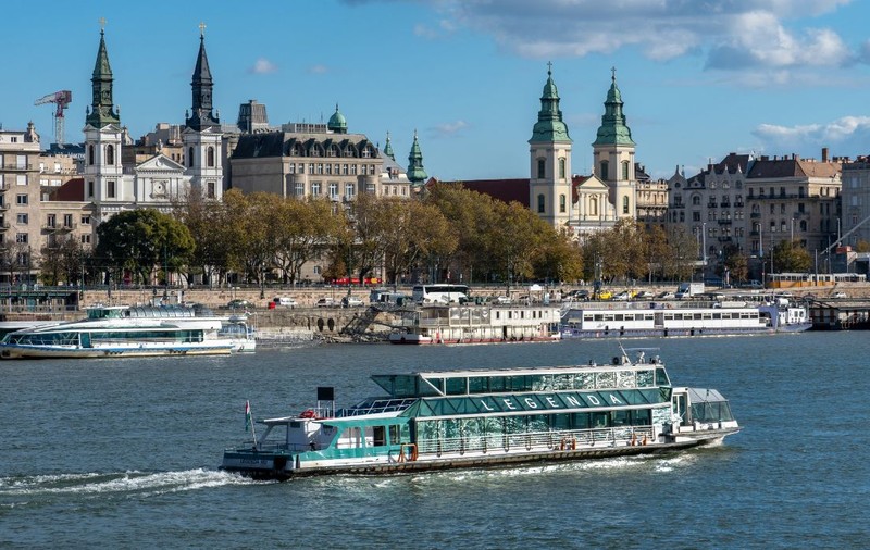Sezonul croazierelor pe Dunăre a început oficial la Budapesta: cât costă o plimbare cu vaporul în 2026 și ce trasee poți alege