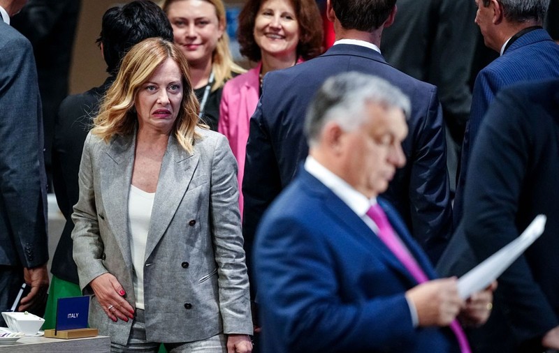 Giorgia Meloni, surprinsă cum se strâmbă la summitul NATO, în timp ce îl aștepta pe Joe Biden | VIDEO