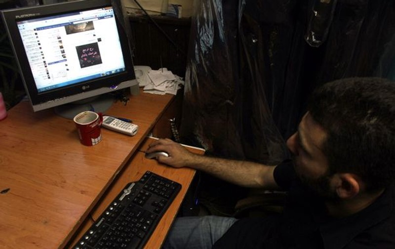 Românii cumpără online un produs la 10 secunde