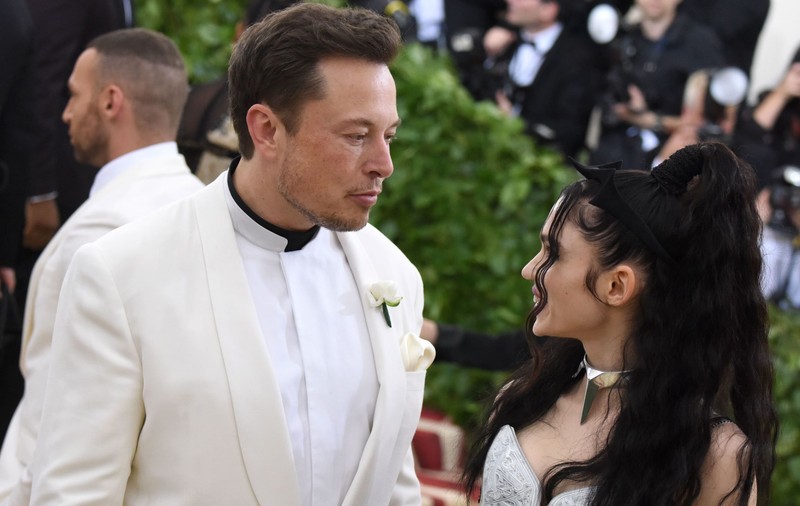 Cântăreața Grimes confirmă că e gravidă. Îl face tată pe Elon Musk
