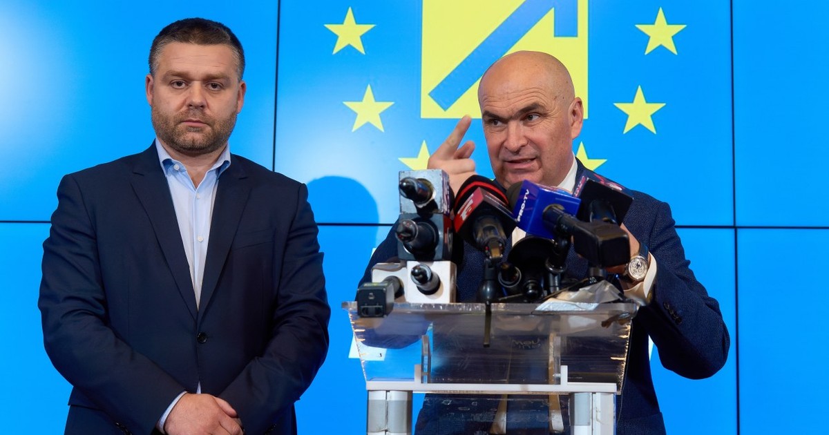 Ciprian Ciucu (stânga) și premierul Ilie Bolojan, care este și președintele PNL