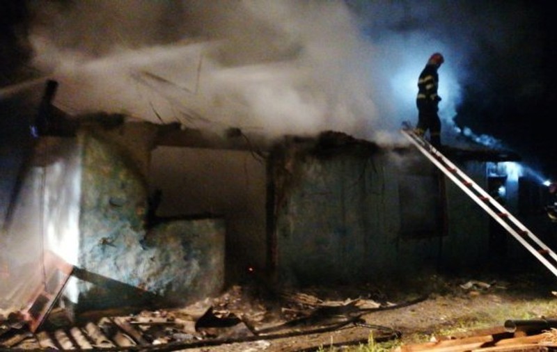Două femei și o adolescentă din Iași au murit intoxicate cu fum, după ce le-a luat foc casa