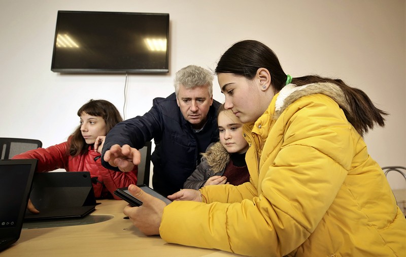 Cum se transformă o școală renovată la 130 de ani de la înființare. „Mobilierul era de pe vremea lui Moș Ion Roată”