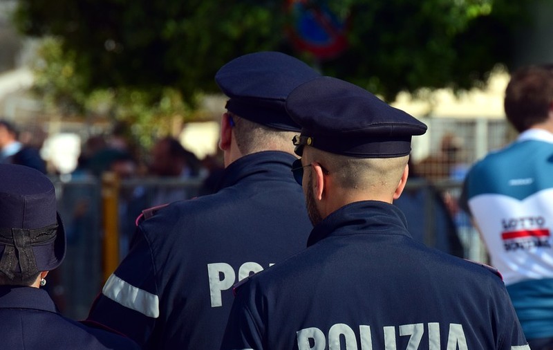 Doi români din Italia țineau în congelator un fetus de patru luni. Ce au descoperit polițiștii