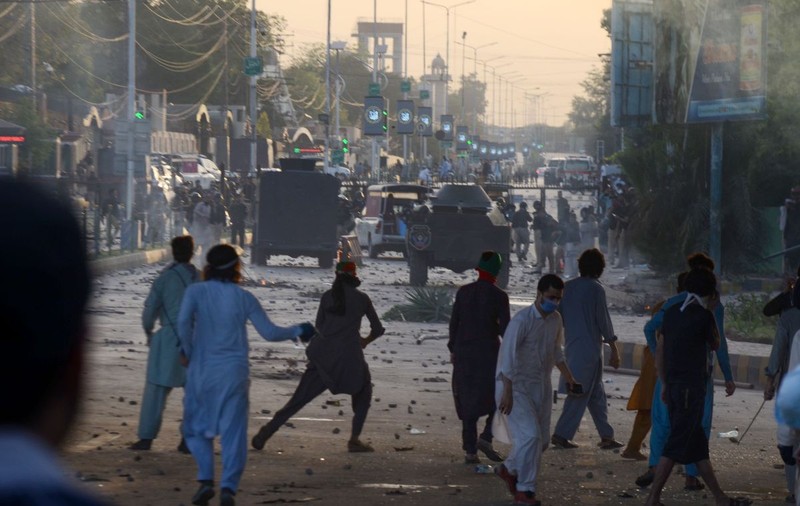 Armata Pakistanului a ieșit pe străzi pentru a potoli protestele izbucnite după arestarea fostului premier Imran Khan