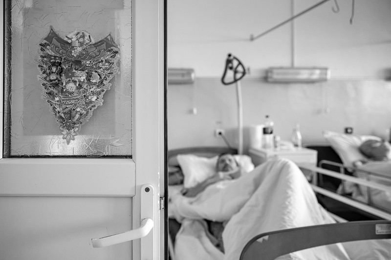 În spital au apărut deja decoraţiuni de Crăciun