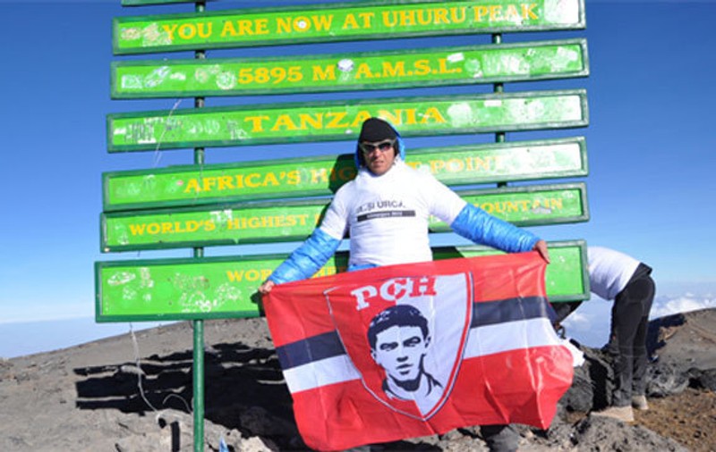 Dinamo donează 50 la sută din încasările meciului cu ACS Poli Timişoara suporterului Ludovic Vieru, diagnosticat cu o boală grea. A dus steagul alb-roșu pe Kilimanjaro, Mont Blanc și Elbrus